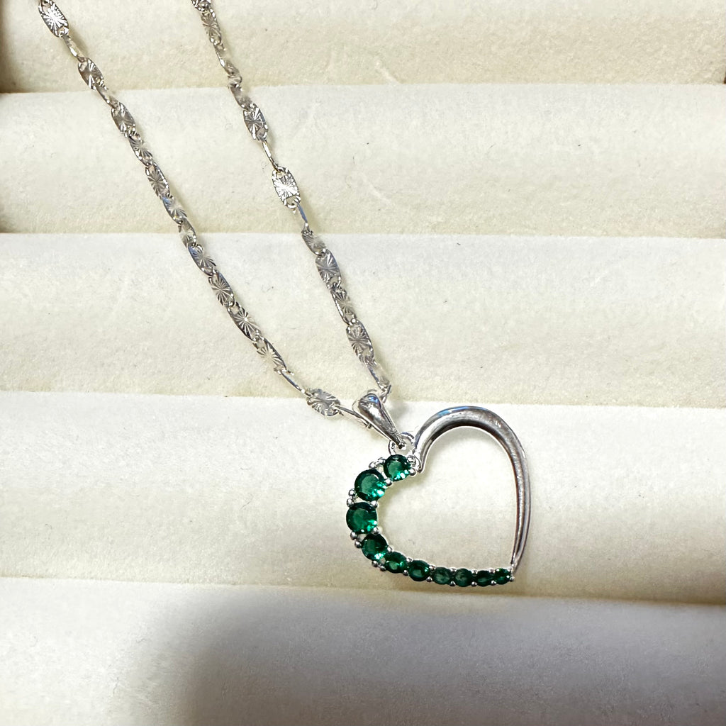 Dije Corazón Con Circones Verdes